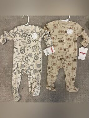 Huggies NWT 6m Beige & Cream Animal Print Baby One-Piece sleeper bundle (2-Pack)